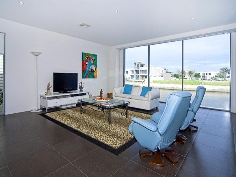 36 Knightsbridge Pde West, Paradise Point QLD 4216