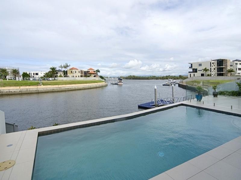 36 Knightsbridge Pde West, Paradise Point QLD 4216