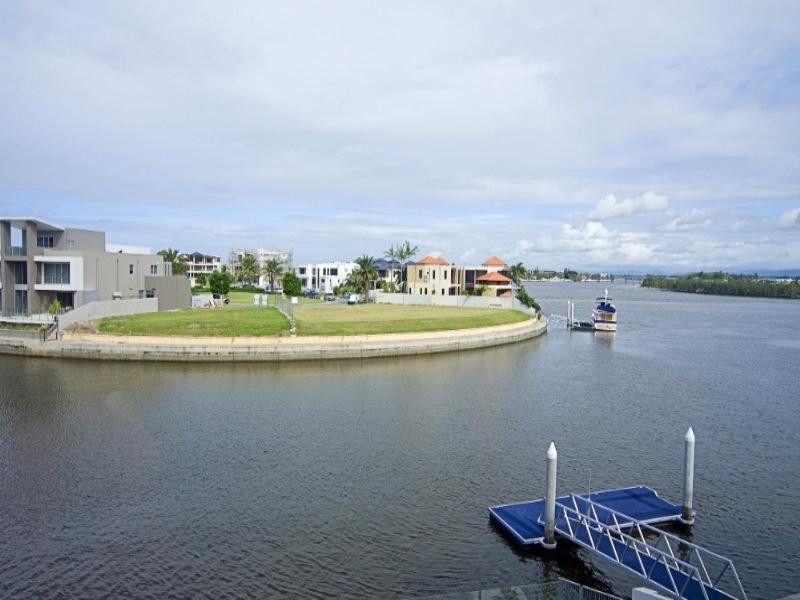 36 Knightsbridge Pde West, Paradise Point QLD 4216