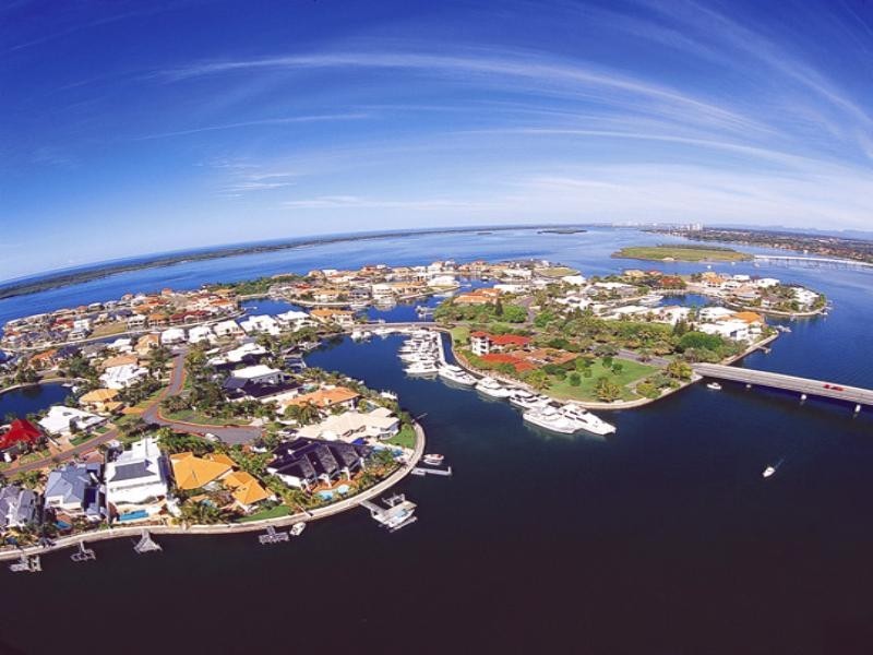 26 Hampton Court, Paradise Point QLD 4216