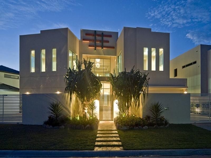 33 Royal Albert Crescent, Paradise Point QLD 4216