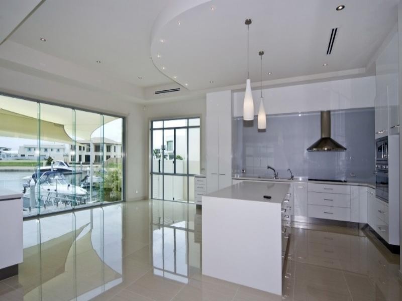 33 Royal Albert Crescent, Paradise Point QLD 4216