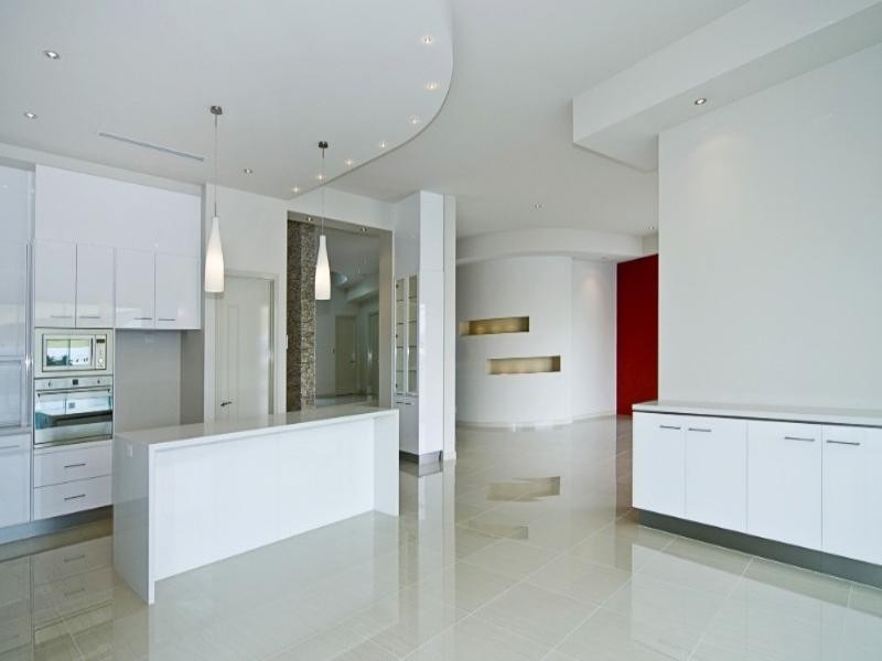 33 Royal Albert Crescent, Paradise Point QLD 4216