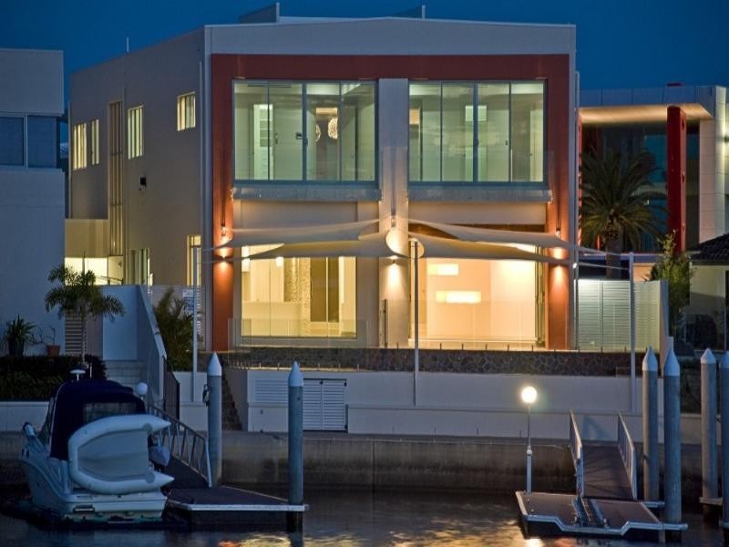 33 Royal Albert Crescent, Paradise Point QLD 4216