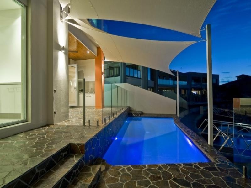 33 Royal Albert Crescent, Paradise Point QLD 4216