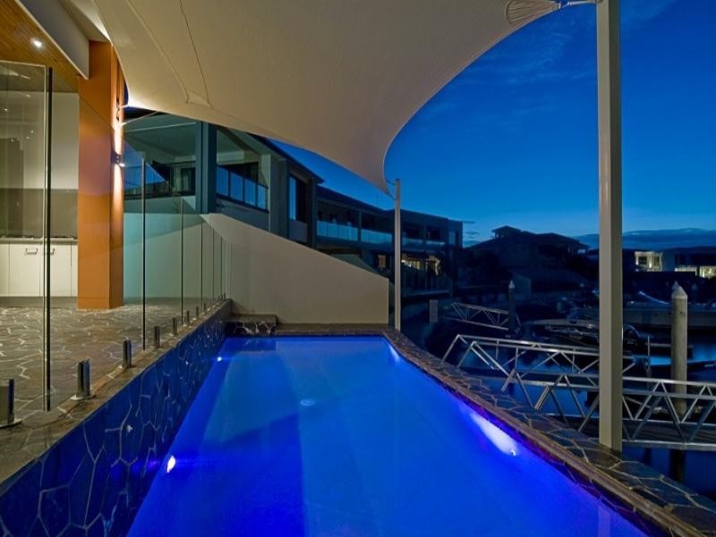 33 Royal Albert Crescent, Paradise Point QLD 4216