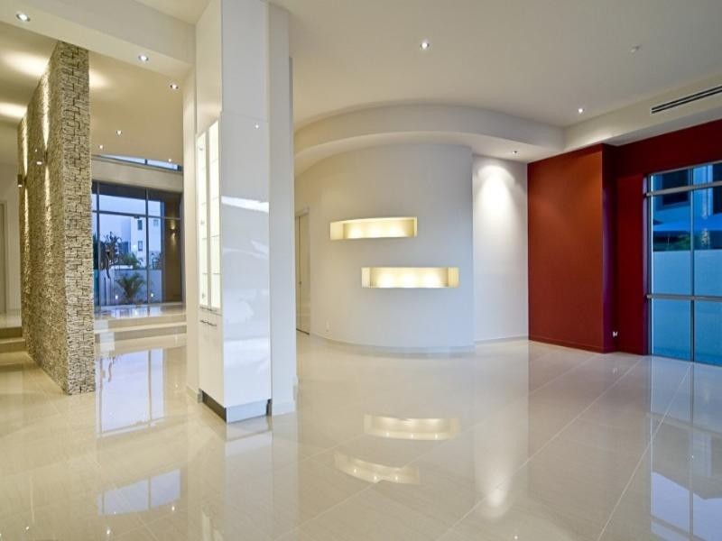 33 Royal Albert Crescent, Paradise Point QLD 4216