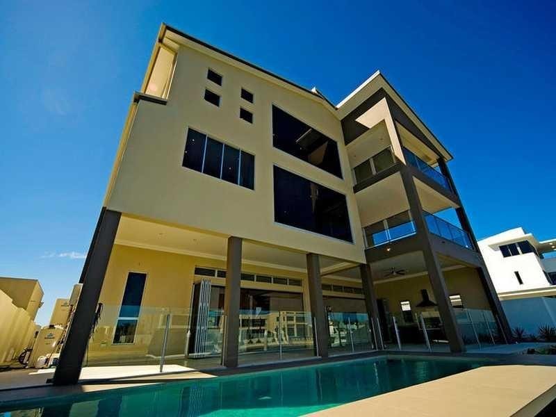 32 Knightsbridge Pde West, Paradise Point QLD 4216
