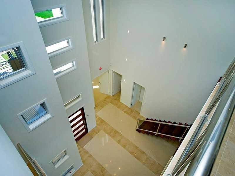 32 Knightsbridge Pde West, Paradise Point QLD 4216