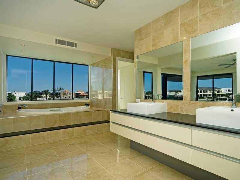 32 Knightsbridge Pde West, Paradise Point QLD 4216