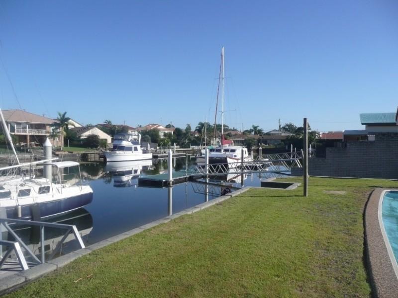 18 Huon Crescent, Runaway Bay QLD 4216