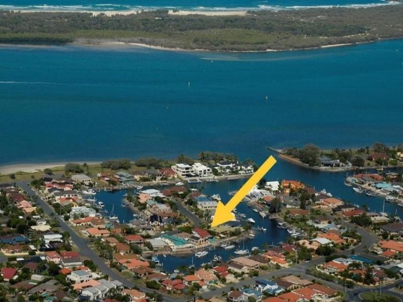 18 Huon Crescent, Runaway Bay QLD 4216