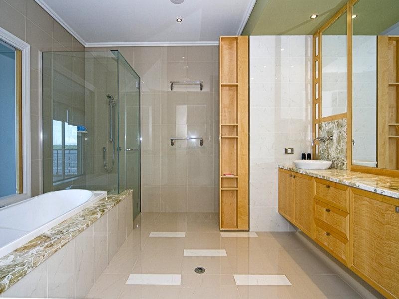 44 King Charles Drive, Paradise Point QLD 4216