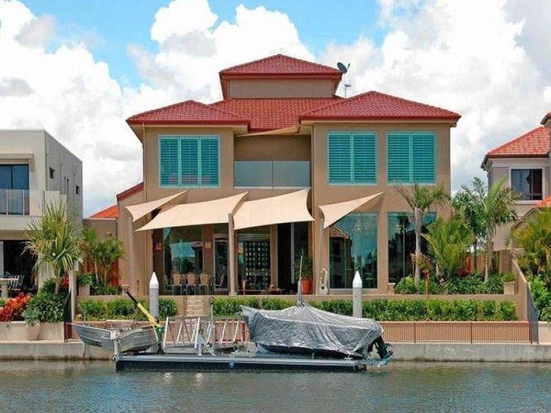 9 King James Court, Paradise Point QLD 4216