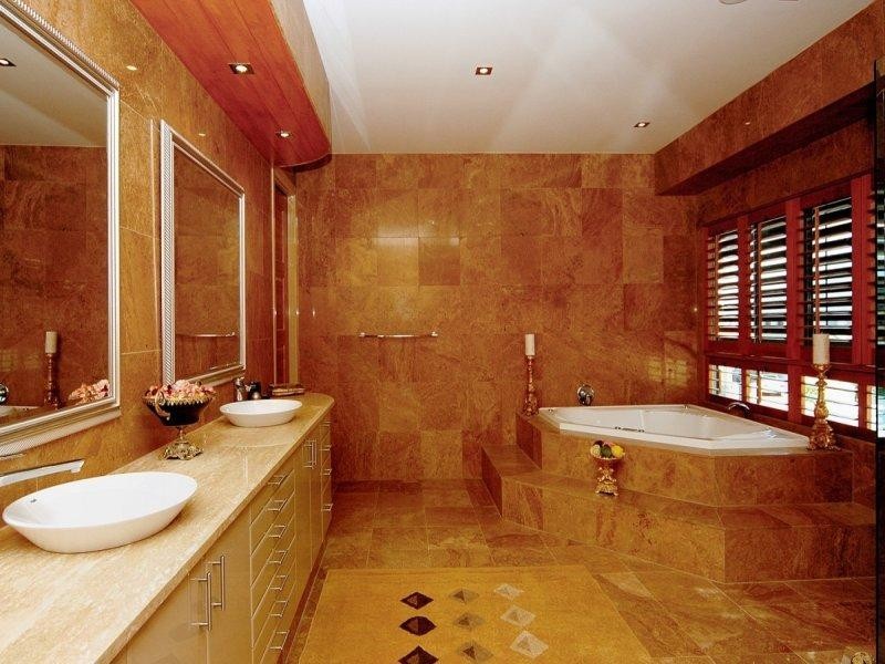 9 King James Court, Paradise Point QLD 4216