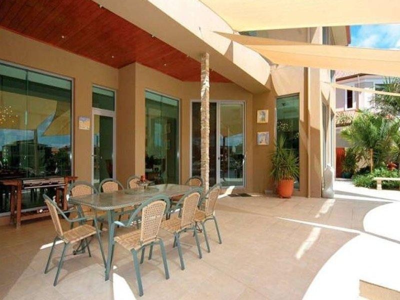 9 King James Court, Paradise Point QLD 4216