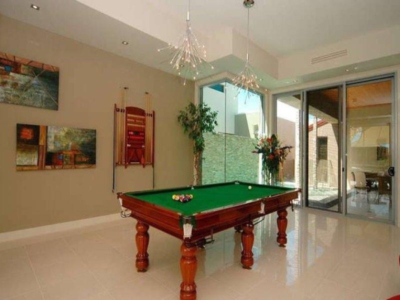 9 King James Court, Paradise Point QLD 4216