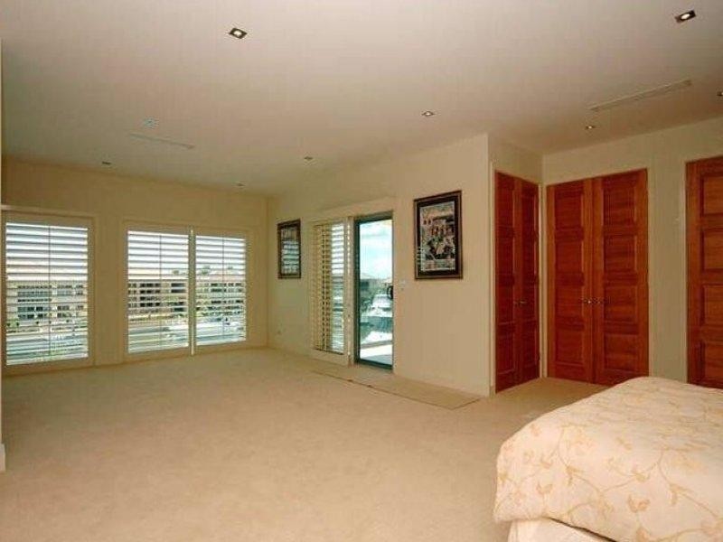 9 King James Court, Paradise Point QLD 4216