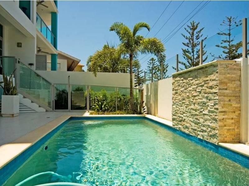 2/10 Oatland Esplanade, Runaway Bay QLD 4216