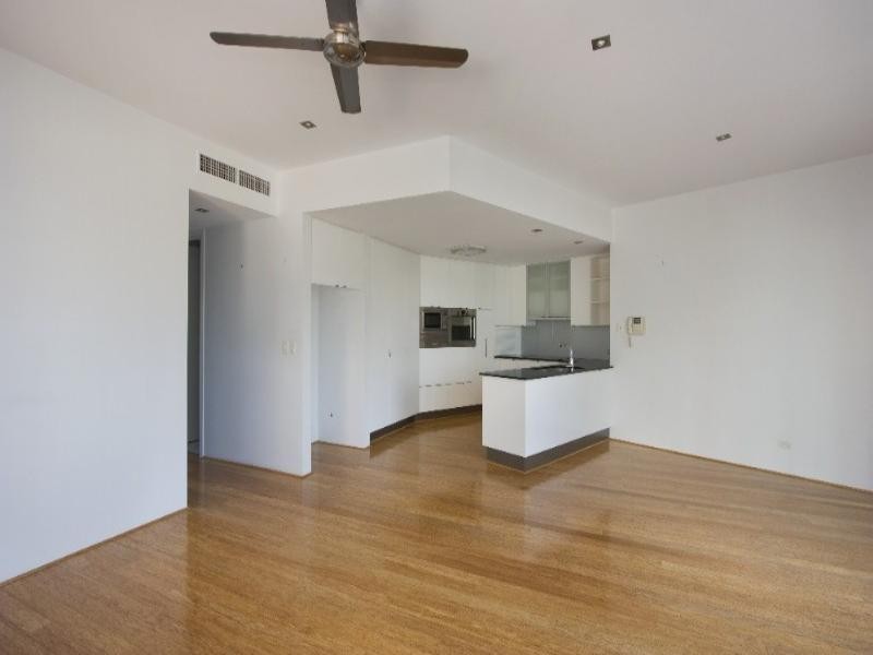 2/10 Oatland Esplanade, Runaway Bay QLD 4216