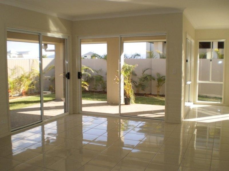 Hope Island QLD 4212