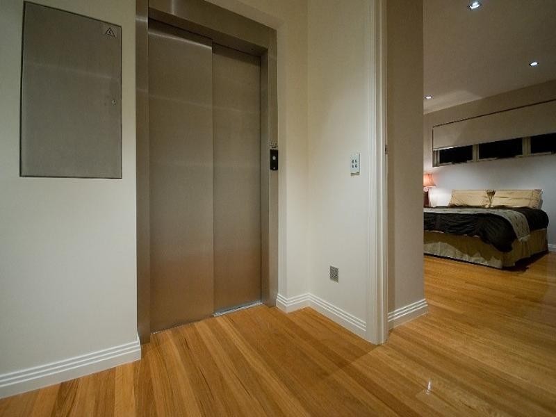 42 Royal Albert Crescent, Paradise Point QLD 4216