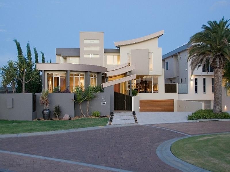 42 Royal Albert Crescent, Paradise Point QLD 4216