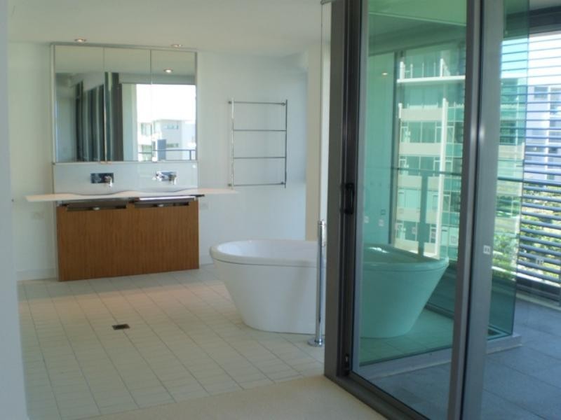 Paradise Point QLD 4216