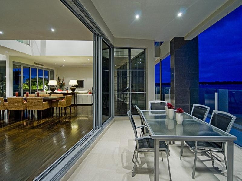 13 Parklane Terrace, Paradise Point QLD 4216