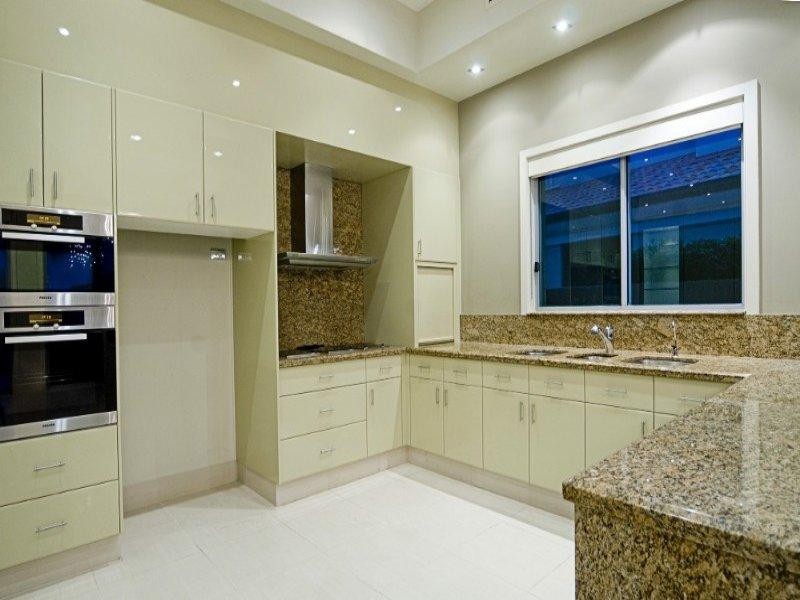 9 King James Court, Paradise Point QLD 4216