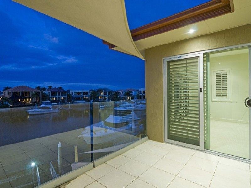 9 King James Court, Paradise Point QLD 4216
