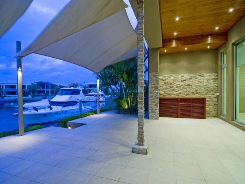 9 King James Court, Paradise Point QLD 4216