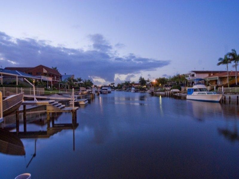 7 Tradewinds Avenue, Paradise Point QLD 4216