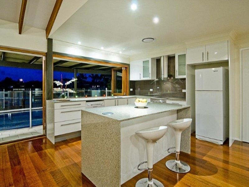 7 Tradewinds Avenue, Paradise Point QLD 4216