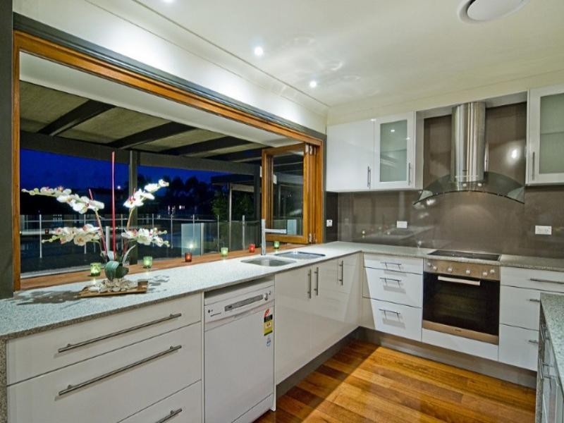 7 Tradewinds Avenue, Paradise Point QLD 4216