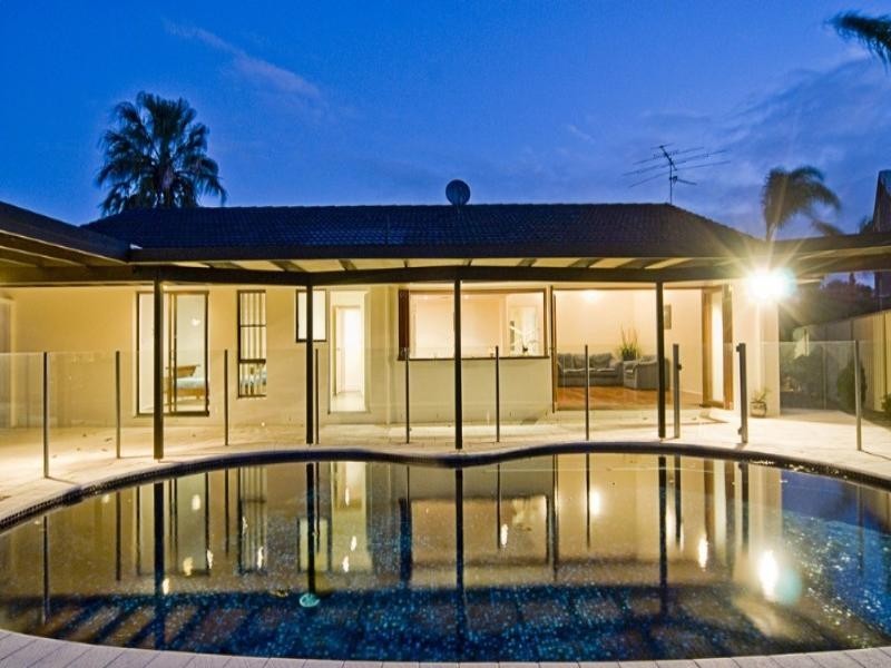 7 Tradewinds Avenue, Paradise Point QLD 4216