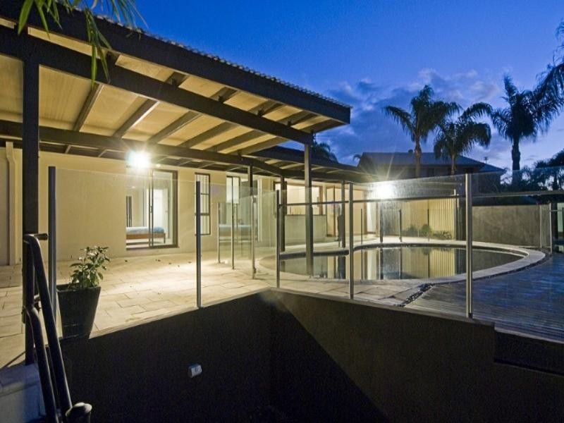 7 Tradewinds Avenue, Paradise Point QLD 4216