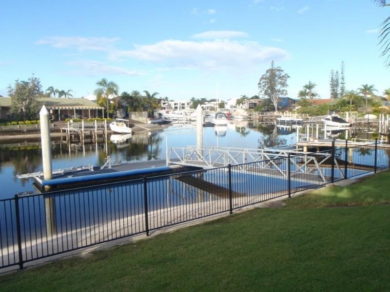 31 Markham Avenue, Runaway Bay QLD 4216