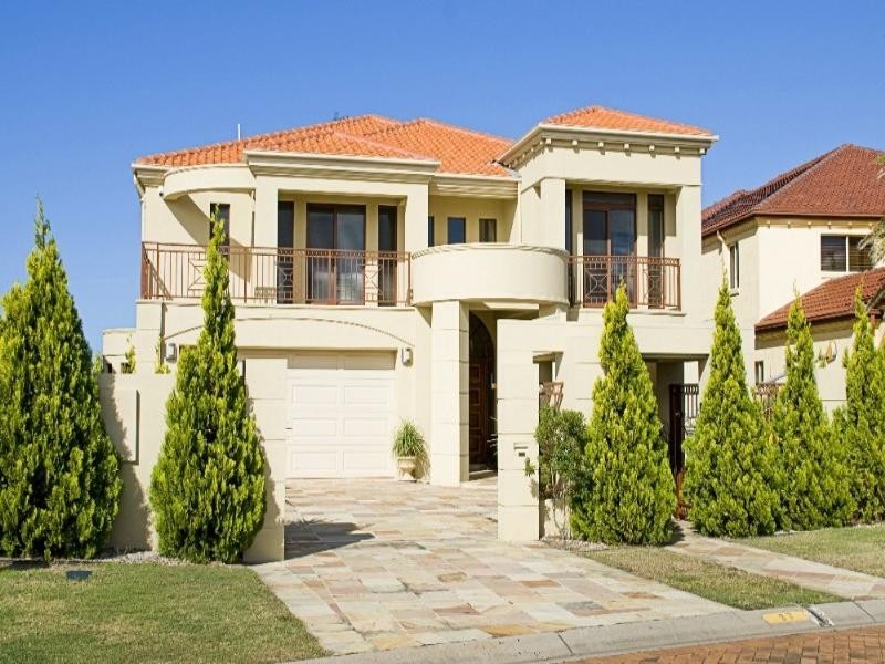37 King Arthurs Court, Paradise Point QLD 4216