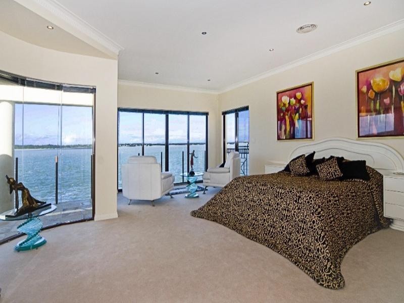 37 King Arthurs Court, Paradise Point QLD 4216