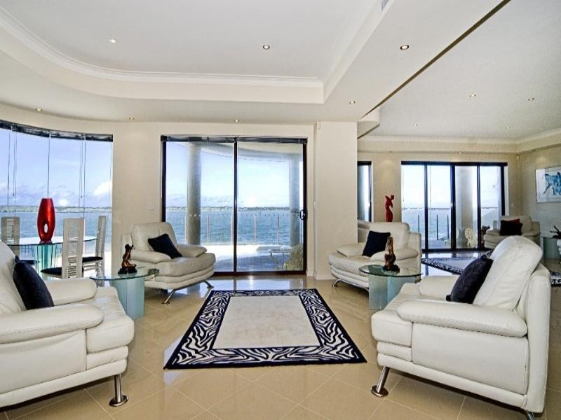 37 King Arthurs Court, Paradise Point QLD 4216