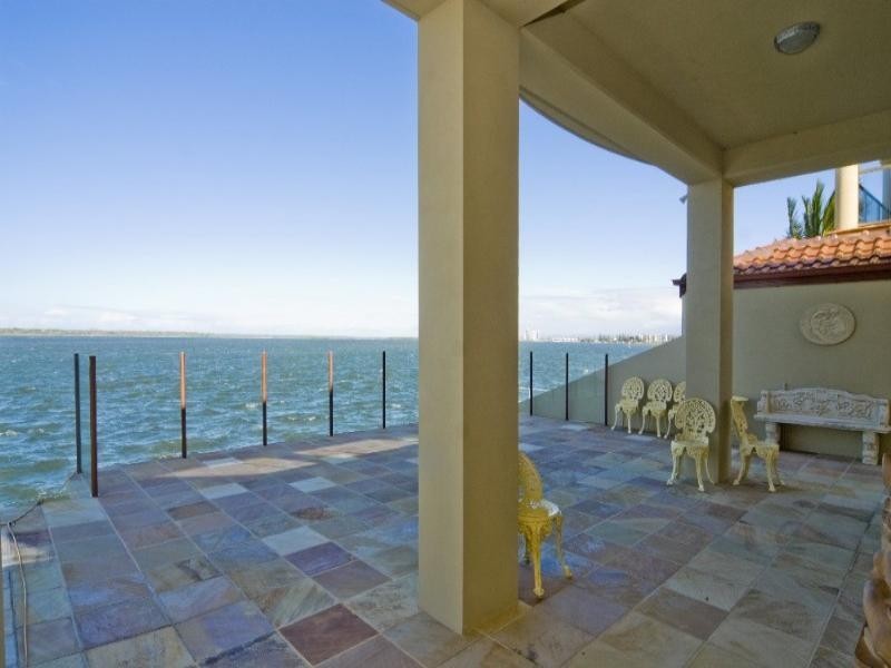 37 King Arthurs Court, Paradise Point QLD 4216