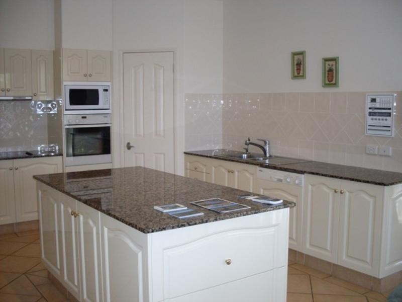 Paradise Point QLD 4216