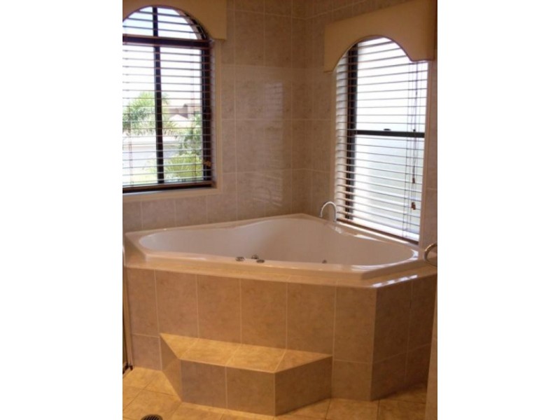 Paradise Point QLD 4216