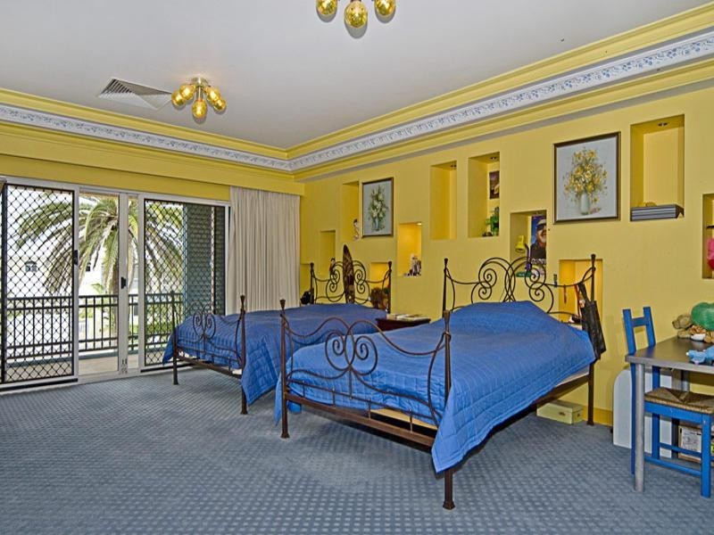 23-27 Brittanic Crescent, Paradise Point QLD 4216