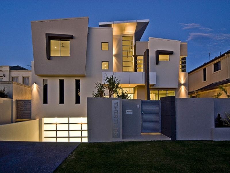 13 Queen Anne Court, Paradise Point QLD 4216