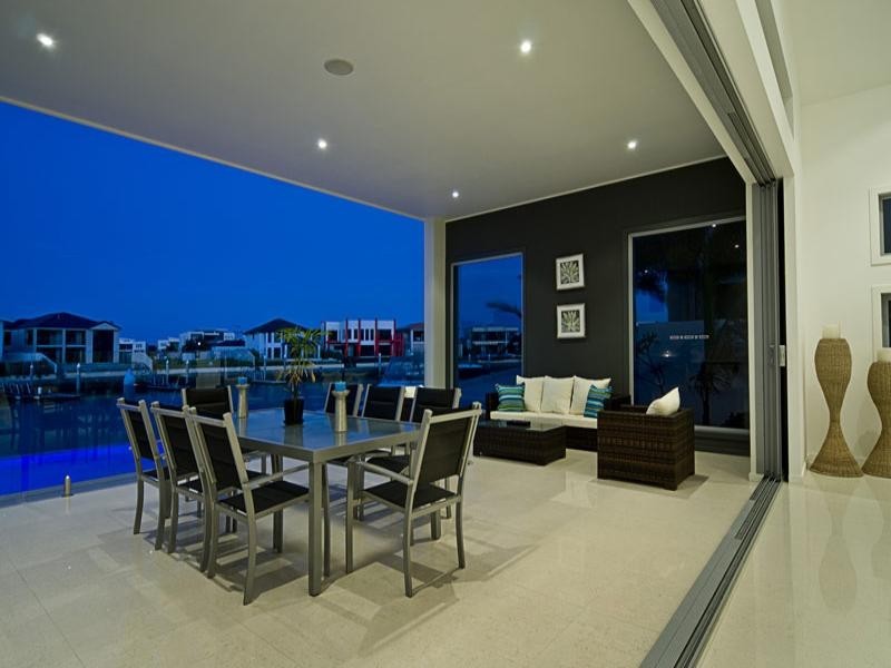 13 Queen Anne Court, Paradise Point QLD 4216