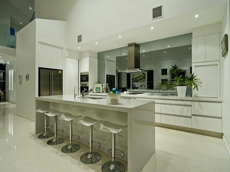 13 Queen Anne Court, Paradise Point QLD 4216