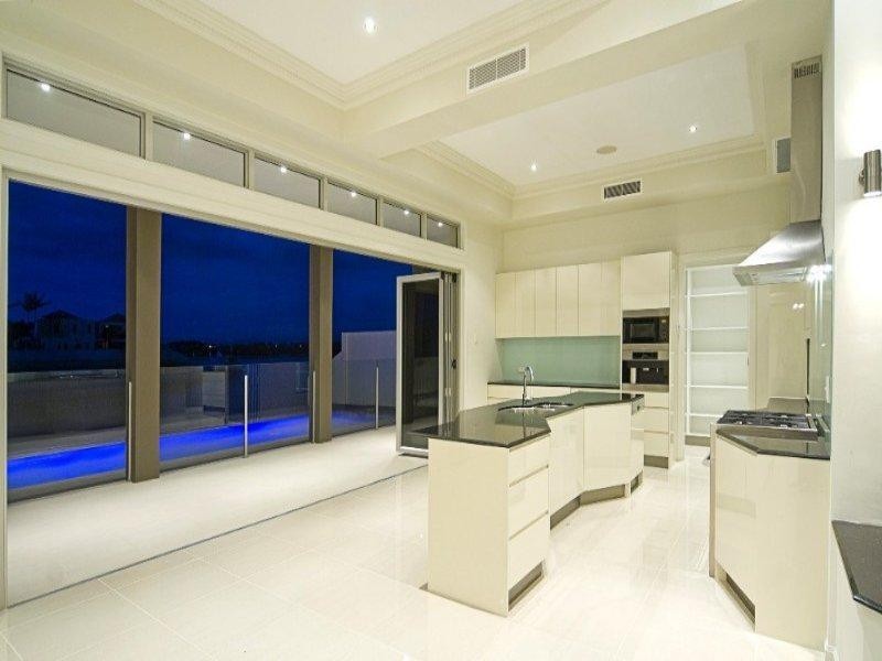 32 Knightsbridge Pde West, Paradise Point QLD 4216