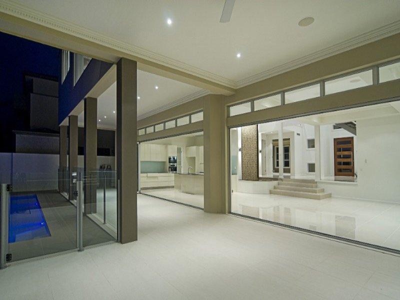 32 Knightsbridge Pde West, Paradise Point QLD 4216